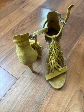 Steve Madden Yellow Fringe Tassel Ankle Strap Sandals